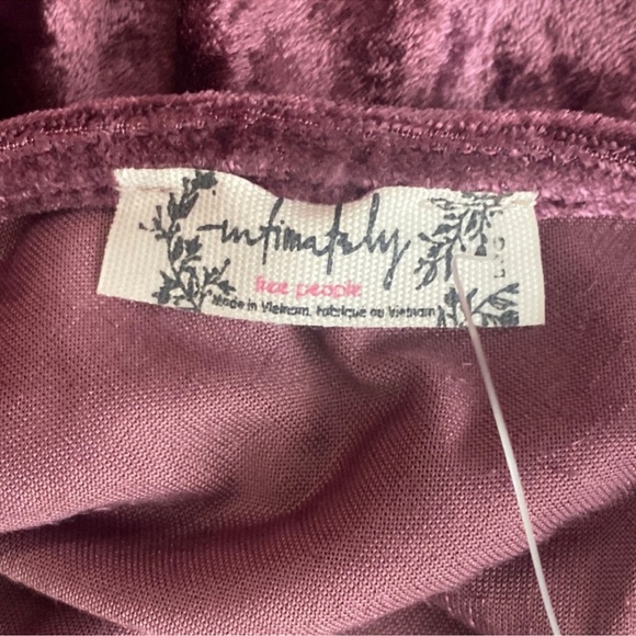 NWT VELVET TUNIC IN FIG JAM - Picture 4 of 5